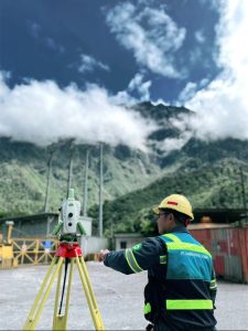 Monitoring deformasi bangunan di area tambang menggunakan Leica Nova MS60.